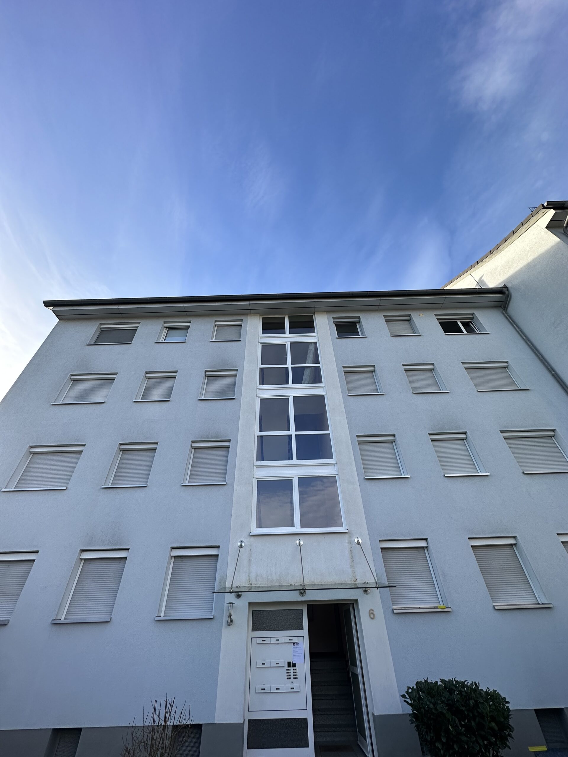 Fassadenrenovierung an einem Mehrfamilienhaus durch Malermeister in Nürnberg<br />
